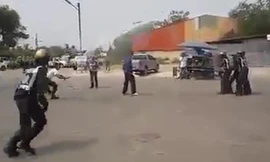 Cảnh sát tung lưới bắt kẻ múa dao giữa phố