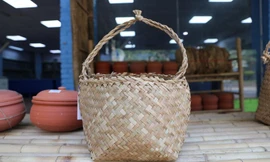 Video: Sau lá chuối, siêu thị hải sản gói thực phẩm bằng túi cói