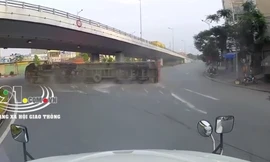 Clip: Đường vắng, tài xế container vào cua tốc độ ‘tử thần’ và cái kết