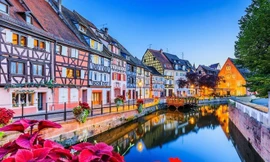 Thăm quê của cha đẻ Nữ thần Tự do, nơi bom đạn không nỡ tàn phá