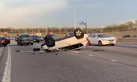 Lái xe khi đang say rượu, ôtô lộn nhiều vòng trên đường