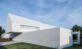 Ngôi nhà có thể thay đổi hình dạng để tránh nắng