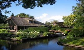 Ngôi làng không xe cộ và đường đi tại Hà Lan