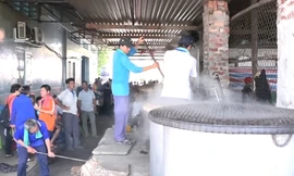 Trại cơm 'khổng lồ' phục vụ hàng chục nghìn người ở miền Tây