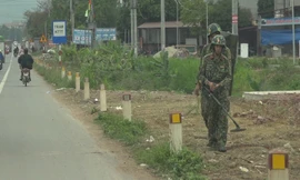 Công binh rà mìn trên quốc lộ 1A từ Lạng Sơn về Hà Nội