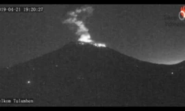 Clip: Núi lửa ở Bali phun trào, hàng nghìn du khách nguy cơ mắc kẹt