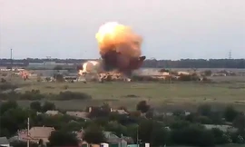 Quân ly khai dùng xe phá mìn đánh sập doanh trại quân đội Ukraine