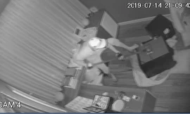 Camera ghi cảnh trộm đục két sắt, trộm 5 tỷ nhà ca sĩ Nhật Kim Anh