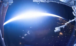 Choáng ngợp khoảnh khắc Trái Đất chuyển từ ngày sang đêm nhìn từ không gian