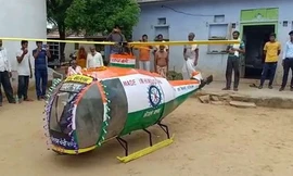 Sinh viên chế trực thăng từ phế liệu