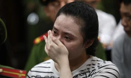 Ngọc ‘Miu’ và nhiều bị cáo khóc khi nghe mức án đề nghị