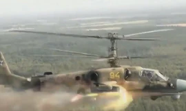 Trực thăng 'cá sấu' Ka-52 khai hỏa, tiêu diệt mục tiêu
