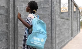 Gạch nhựa bền gấp 50 lần gạch làm từ đất