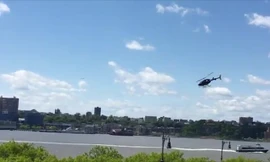 Rùng mình xem trực thăng mất lái lao sầm xuống sông