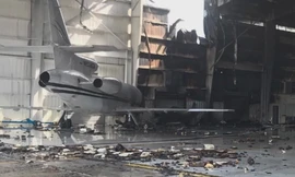 Máy bay đâm vào nhà kho ngay khi cất cánh, 10 người chết
