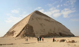 Ai Cập mở cửa 'kim tự tháp cong' hơn 4.600 năm tuổi