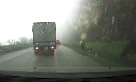 Tai nạn kinh hoàng trên đường đèo vì sương mù