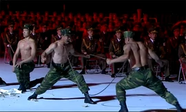 Đặc nhiệm Triều Tiên trình diễn kỹ năng 'chém đinh, chặt sắt'