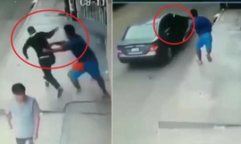 Clip: Cướp giật điện thoại, nhảy lên ô tô tẩu thoát như phim