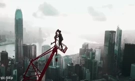 Video: Cặp phượt thủ liều mạng chỉ để chụp ảnh selfie câu like