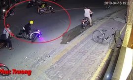 Tông vào hai cô gái, tên trộm xe máy bỏ của chạy lấy người
