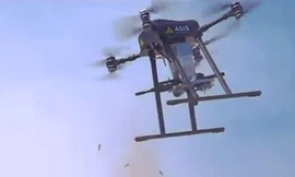 Máy bay không người lái tích hợp súng máy