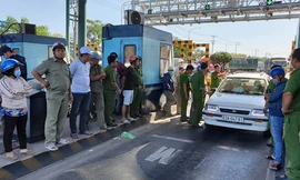 Tài xế dừng ôtô tại BOT An Sương - An Lạc phản đối thu phí