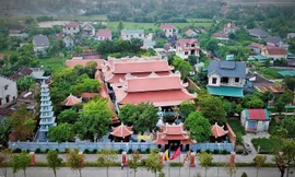 Video: Điện thờ dòng họ dát vàng gần 200 tỷ đồng ở Hà Tĩnh