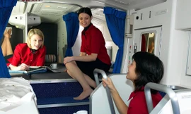 Cánh cửa bí mật dẫn đến nơi ngủ của phi công và tiếp viên hàng không 