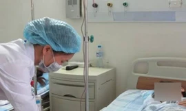 Bệnh nhân ung thư phổi phải mua thuốc giá cao gấp 7 lần