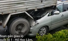 5 ôtô tông liên hoàn ở Sài Gòn, giao thông ùn ứ nhiều km