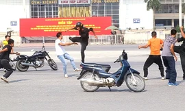 Cảnh sát cơ động diễn tập trấn áp nhóm đua xe