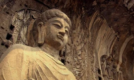 Trùng tu hang đá Phật giáo chứa 110.000 bức tượng