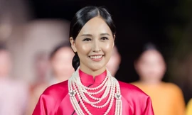 Mai Phương Thúy catwalk đầy quyền lực 