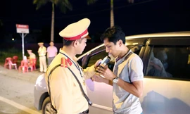 Vì sao xử lý người vi phạm nồng độ cồn lại gặp khó khăn