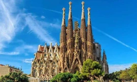 Vì sao nhà thờ hơn 1 thế kỷ chưa xây xong vẫn nườm nượp du khách?