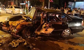 Clip: Kinh hoàng khoảnh khắc hai ô tô đấu đầu khiến 4 người bị thương ở Sơn La