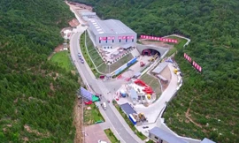 Ga đường sắt nằm sâu dưới lòng đất ở Trung Quốc