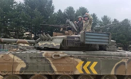 Lính Mỹ lái thử xe tăng T-80 Liên Xô