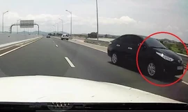 Clip: Ô tô con đi ngược chiều kiểu 'giết người' trên cao tốc Hải Phòng - QN
