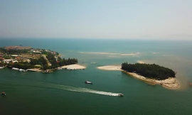 Cồn cát hình dáng khủng long mới xuất hiện ngoài khơi Cửa Đại nhìn từ flycam