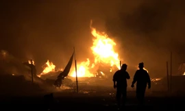 Kho vải ở Sài Gòn cháy suốt hơn 4 tiếng trong đêm