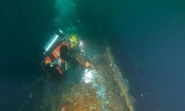 Thợ lặn hút 1,7 triệu lít dầu từ xác tàu thời Thế chiến II