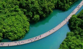 Trải nghiệm cảm giác đi trên mặt nước ở Trung Quốc