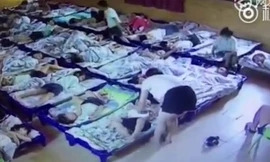 Dùng kẹp giấy đâm hơn 20 trẻ bầm tím người, cô giáo lĩnh 8 tháng tù