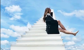 Giới trẻ phát sốt trước 'cầu vồng chân mây' tại TPHCM