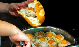 Tiệm bánh mì trứng muối doanh thu gần nửa tỷ mỗi tháng
