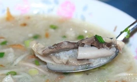 Cháo lòng chợ Bến Thành hấp dẫn tín đồ ăn đêm