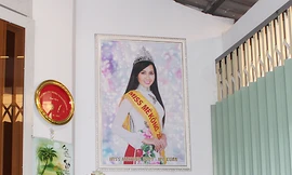 Mẹ Hoa hậu bán dâm Mỹ Xuân: Không giận hay oán trách con!