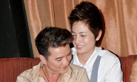 Thuý Vinh nâng niu “bé” Đàm